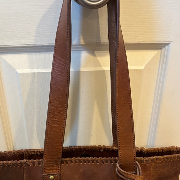 Cleo + Wolf Women's Leather Tote - Picture 5 of 10